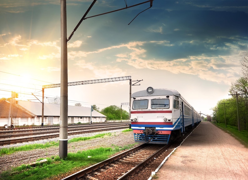 20230713151805_fpdl.in_modern train railway station rays sun_219717 552_medium